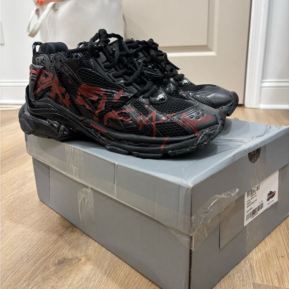 Balenciaga runners graffiti black and red